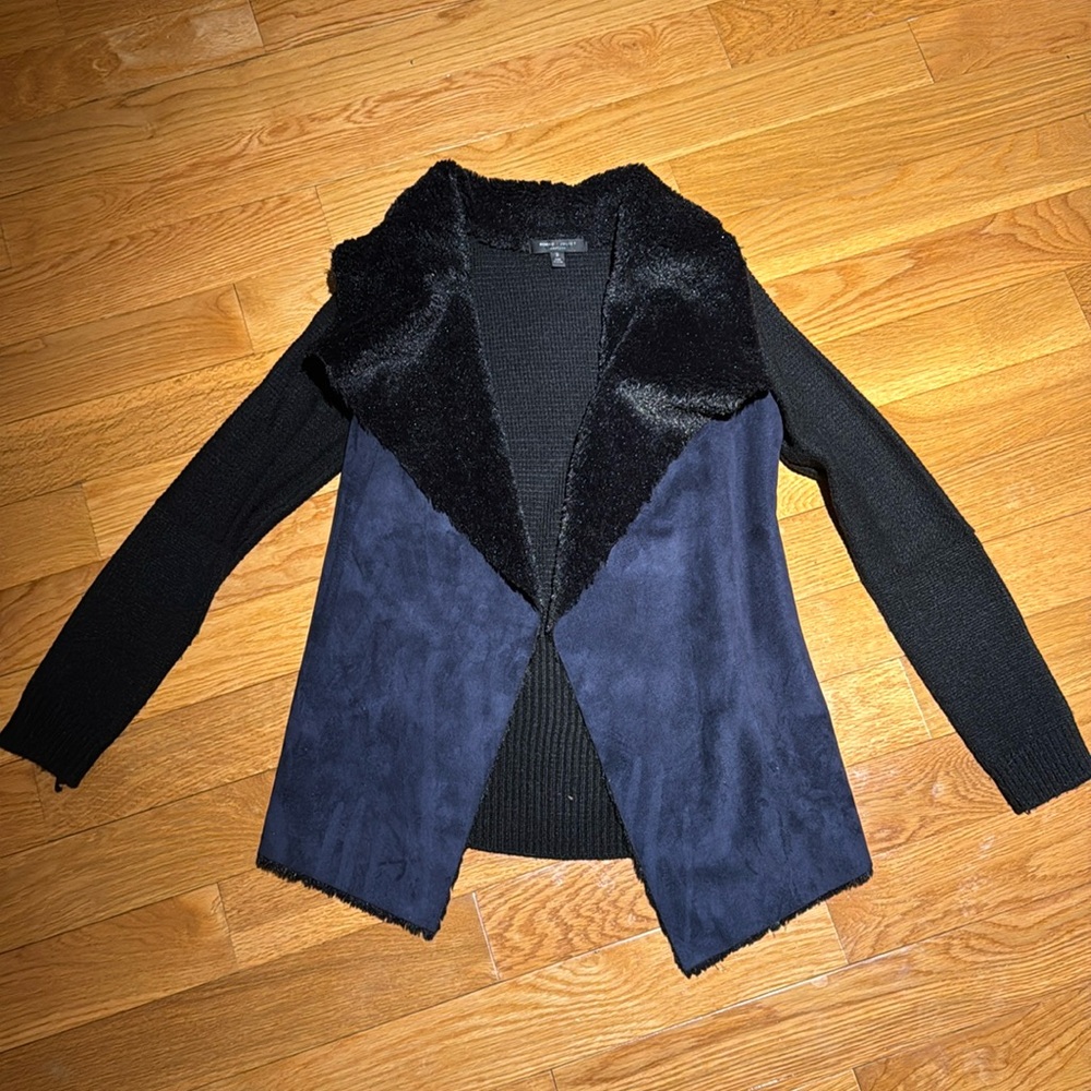 Sweater with faux fur collar, size small